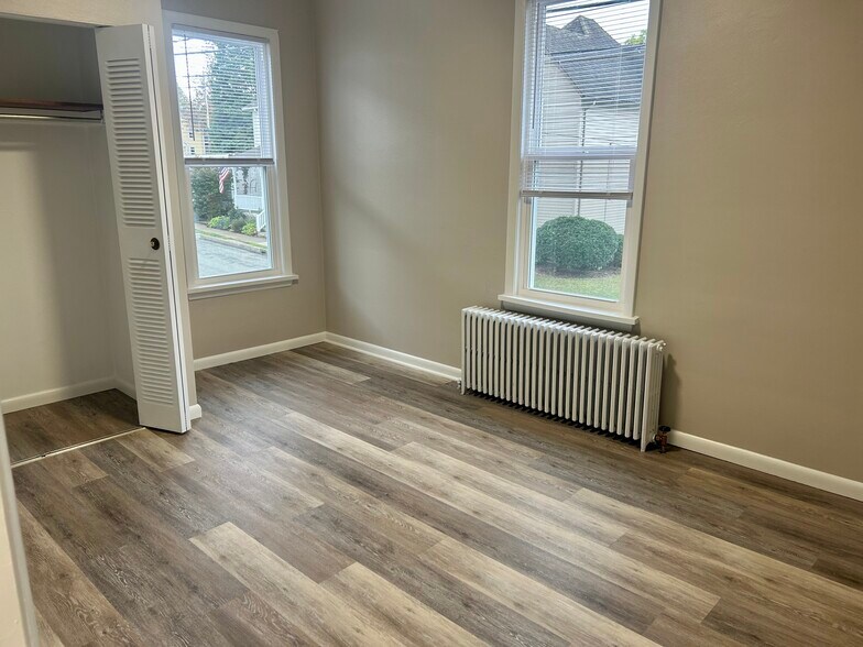 Building Photo - 216 W Vincent St