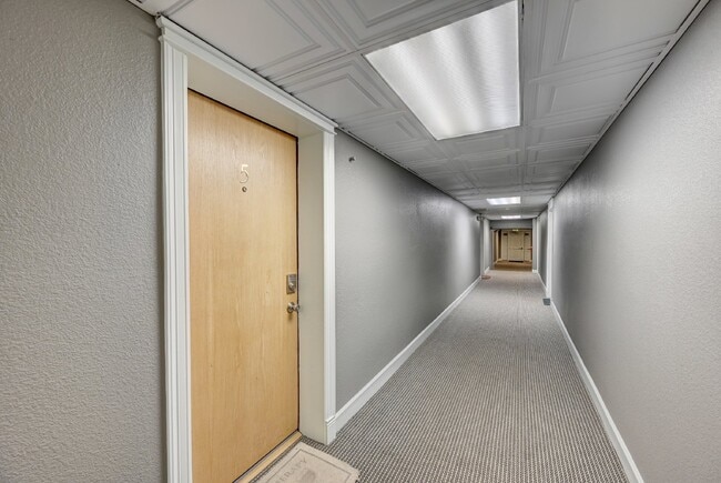 Building Photo - $1,050 - 1 bed, 1 bath charming Condo in the Heart of Denver!