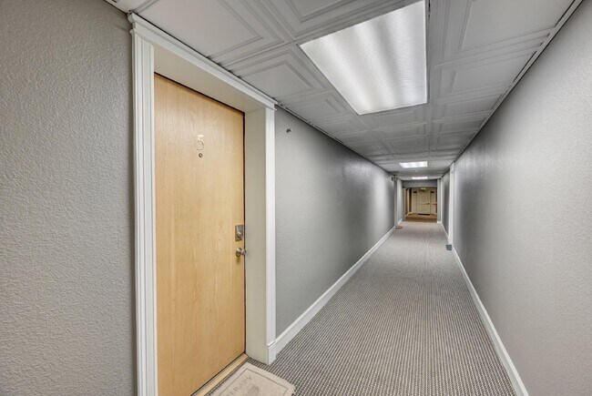 Building Photo - $1,150 - 1 bed, 1 bath charming Condo in t...