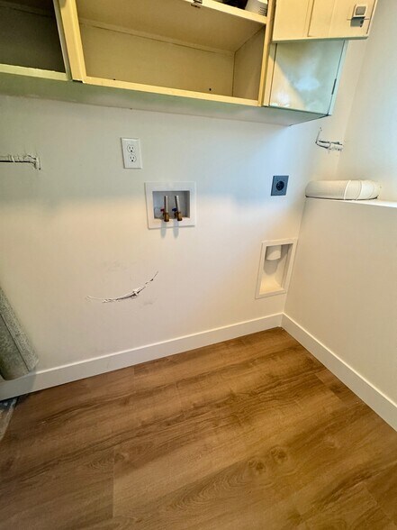 Building Photo - 917 N Dorothea Way