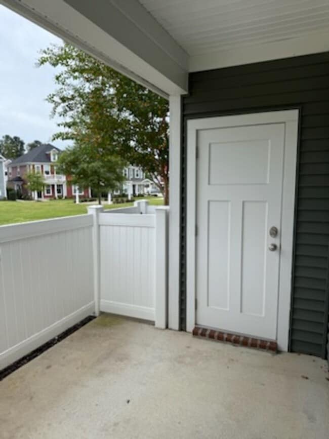 Building Photo - Wow! Incredible Luxury Townhome in William...