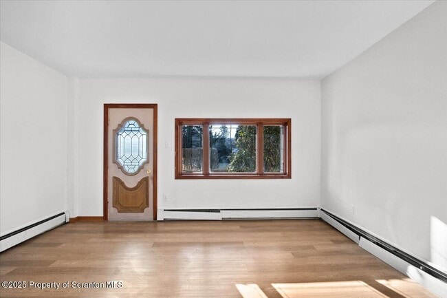 Building Photo - 134 Lampman St