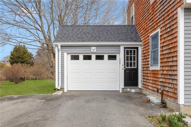 Building Photo - 4 Longmeadow Ave