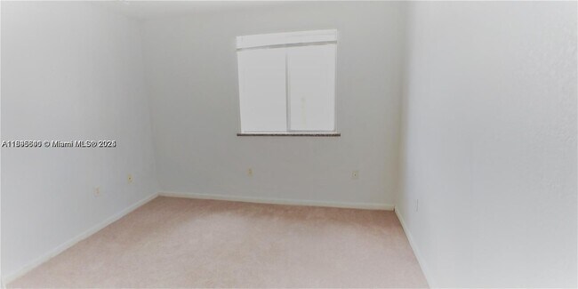 Building Photo - 1528 SE 24th Ct
