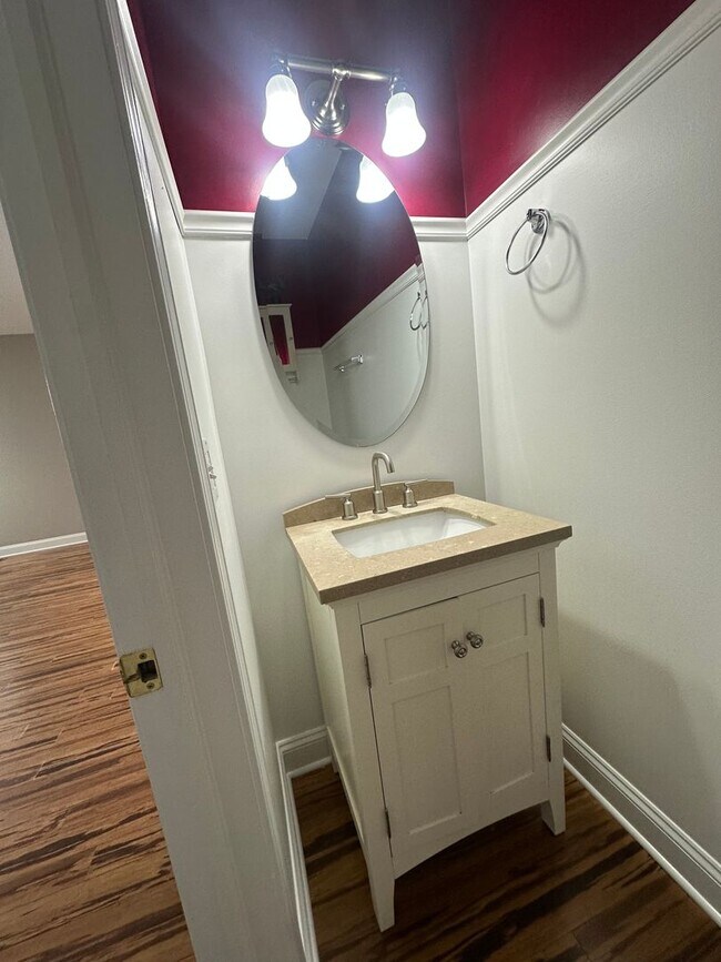 Building Photo - Move-In Ready 3Br 2Ba