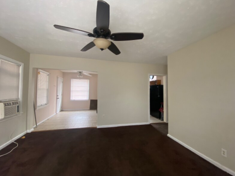 Building Photo - 3948 Singer Dr