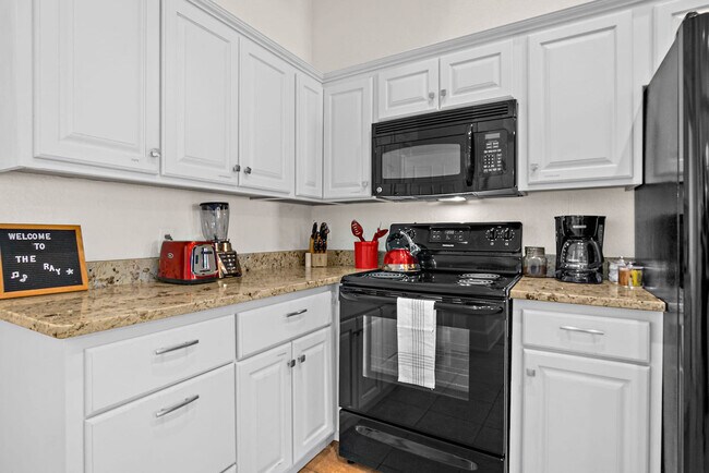 Building Photo - 92 Washington St