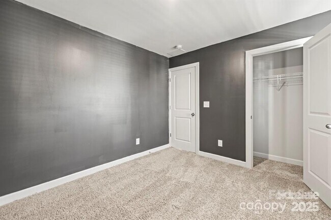 Building Photo - 2131 Belterra Dr