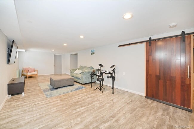 Building Photo - 3485 Riverside Dr