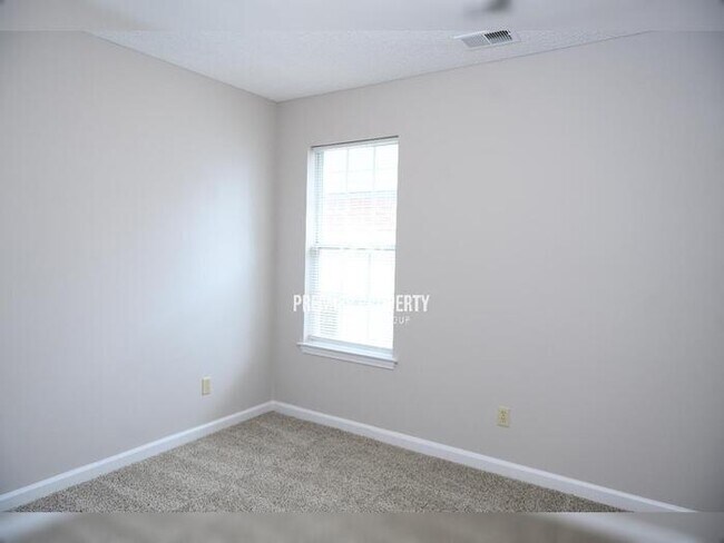 Building Photo - 3017 Meadows Ln