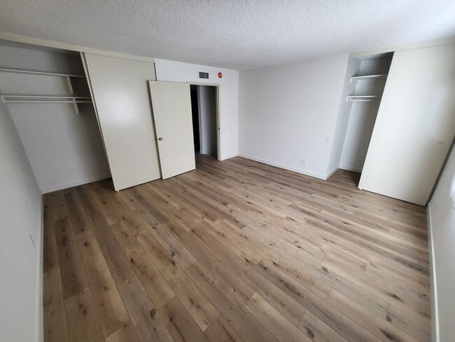 Building Photo - 4392 Green Ave