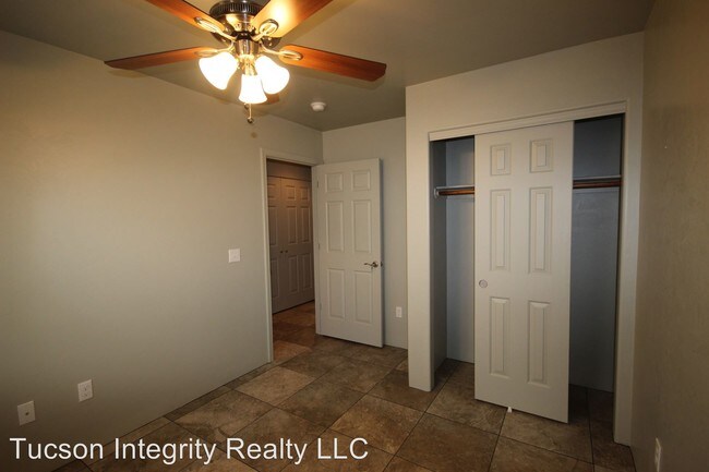 Building Photo - 720 E Lester St