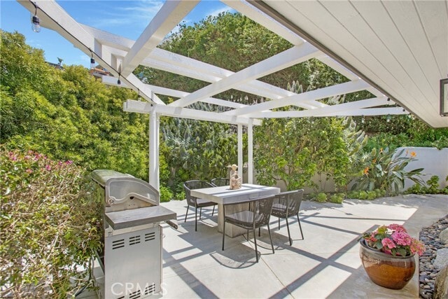 Building Photo - 546 Temple Hills Dr