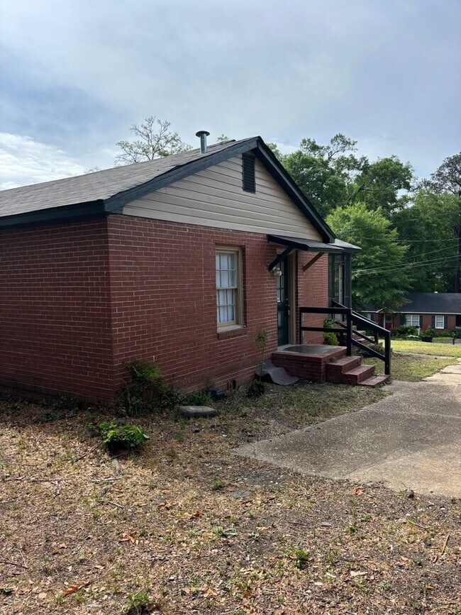 Building Photo - 3931 Dexter Dr