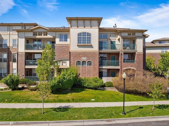 Building Photo - Spacious 2BR Condo convenient to DTC, Auro...