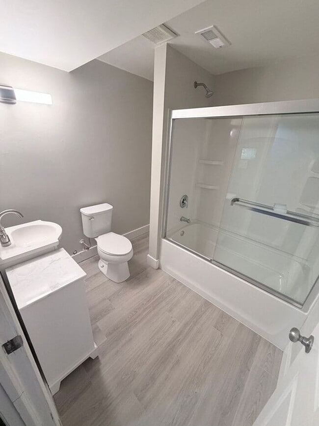 Building Photo - WEST JORDAN 5 BED, 4 BATH HOME