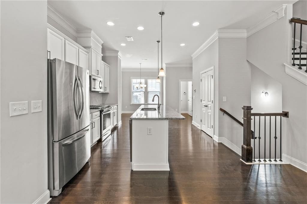 Building Photo - 4435 Donahue Ave