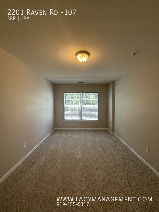 Building Photo - 2201 Raven Rd