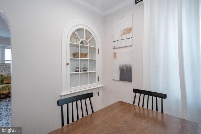 Building Photo - 227 E Hathaway Ln