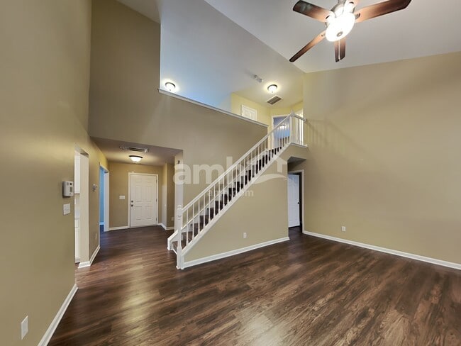 Building Photo - 2010 Cornflower Ln