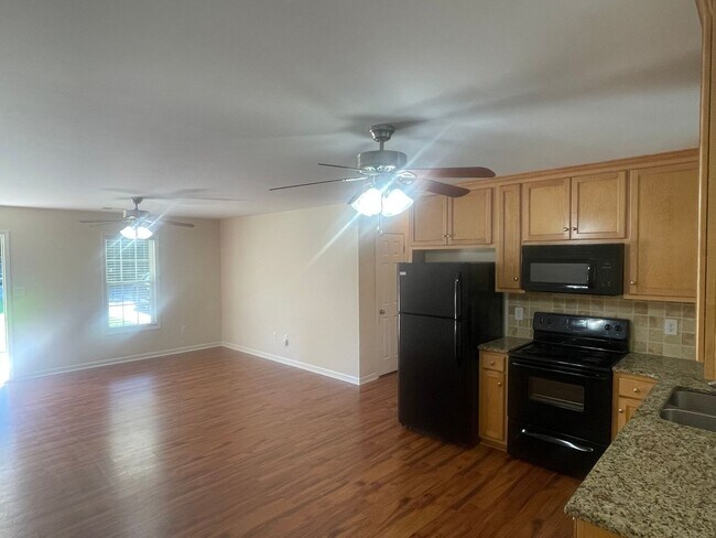 Building Photo - September 2nd - This 2 Bedroom 1 Bath Dupl...