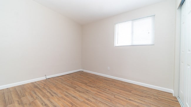 Building Photo - 9227 Heatherdale St