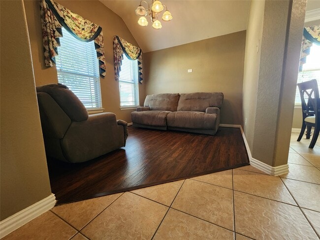 Building Photo - 4422 Meadow Way Dr