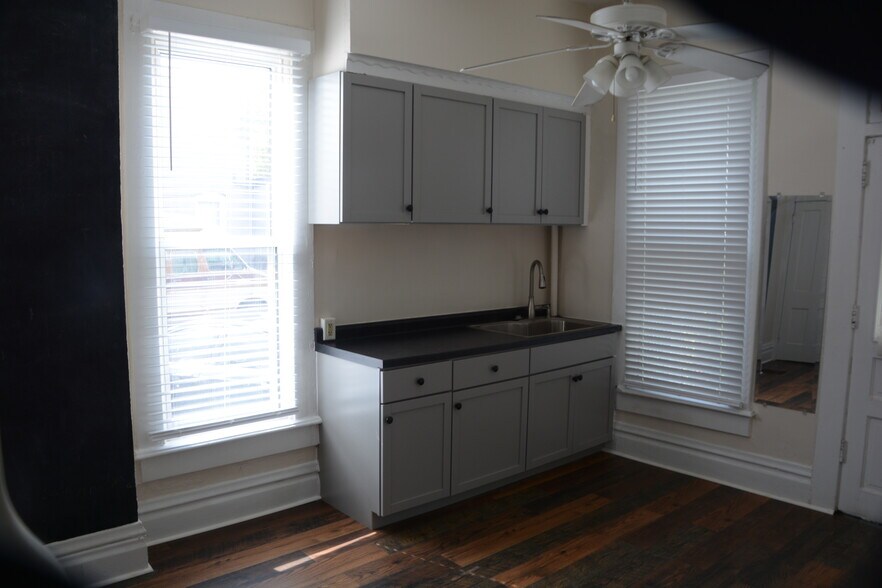 kitchen - 120 W 5th Ave