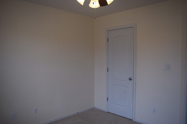 Building Photo - 3-Bedroom Home with Room to Roam – Fenced In Backyard