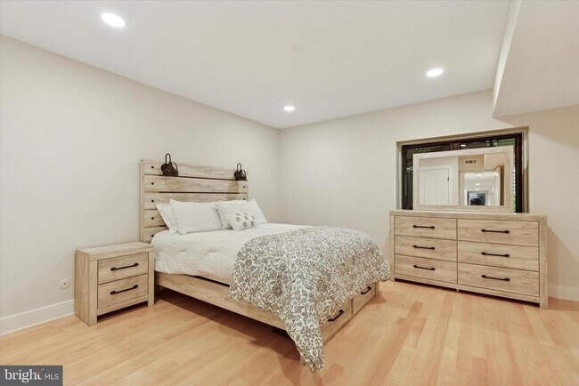 Building Photo - 1220 Valley Rd