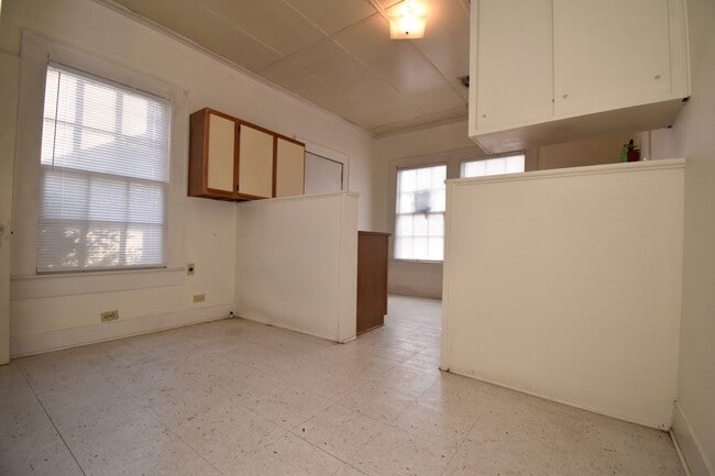 Building Photo - 401 S Bonner St