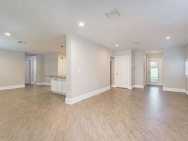 Building Photo - Beautiful Virginia Park Home | Huge Backyard + Pet Friendly