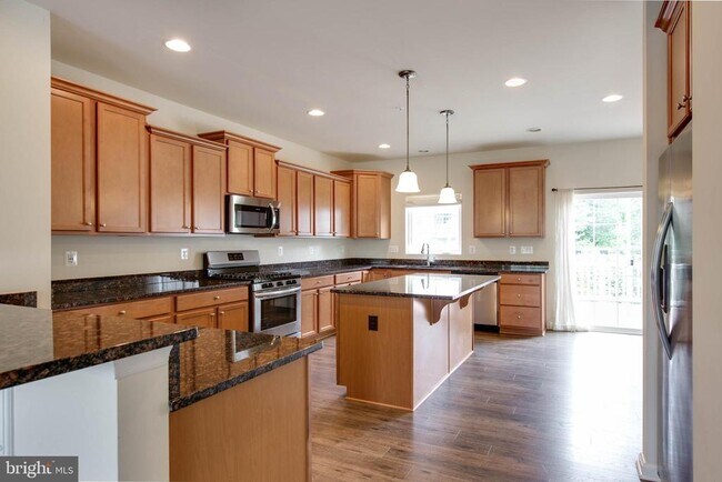 Building Photo - 1022 Linden Dr
