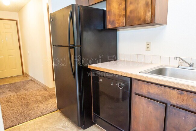 Building Photo - 302-163 163 St Ct E