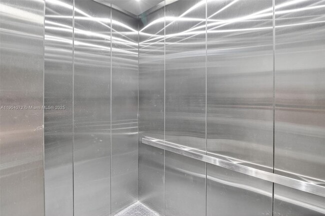 Building Photo - 500 NE 26th St