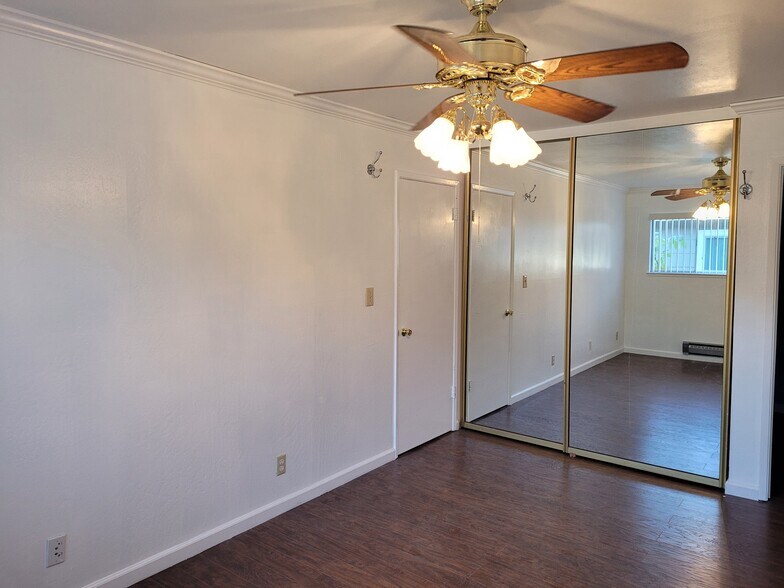 Master suite - 1586 Albatross Dr