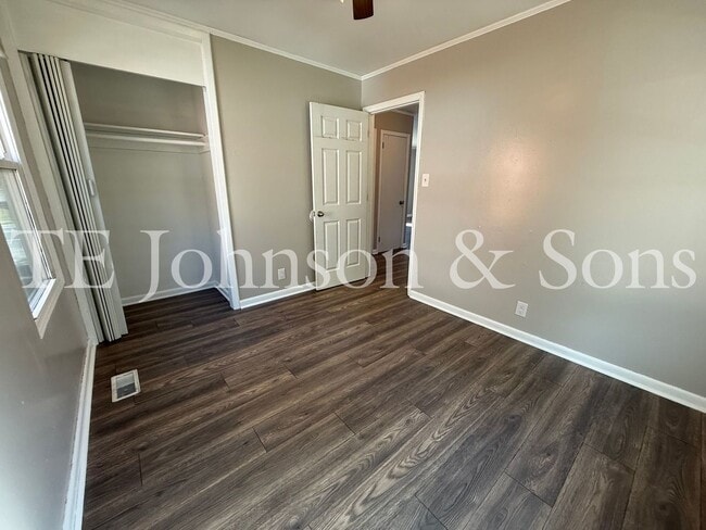 Building Photo - Cozy Greensboro Home with Modern Comforts