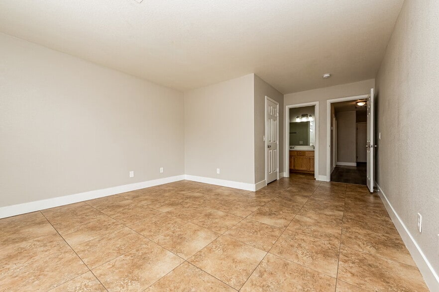 Building Photo - 7409 Hickory Hills Dr