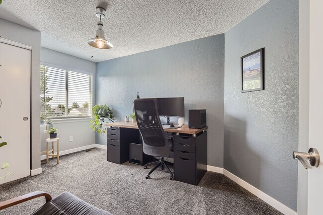 Building Photo - 4915 S Flanders Ct