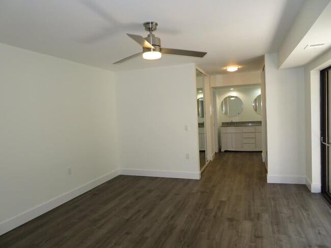 Building Photo - 1700 Embassy Dr