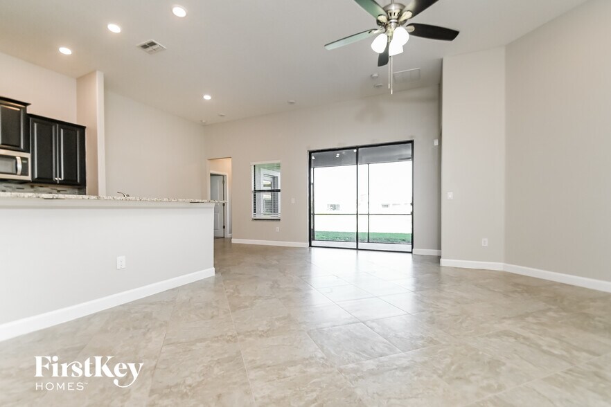 Building Photo - 12016 Cinnamon Fern Dr