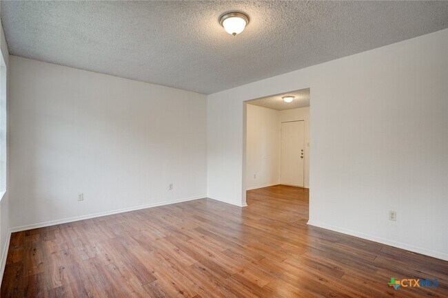 Building Photo - 726 Old Martindale Rd