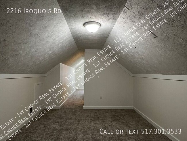 Building Photo - 2216 Iroquois Rd