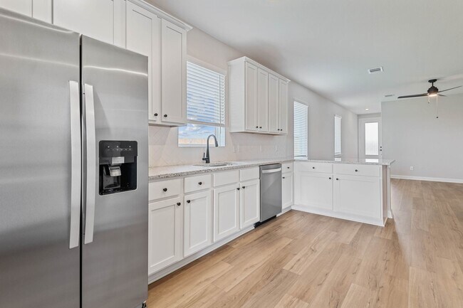 Building Photo - 1031 Rosewood Trl