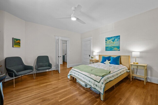 Building Photo - Stunning Historic 4-bedroom home in Trinit...