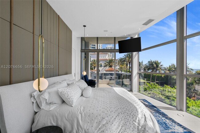 Building Photo - 5875 Collins Ave