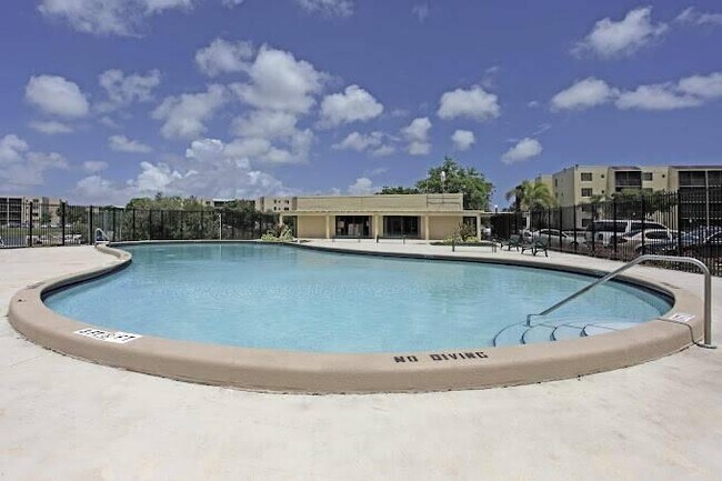 Building Photo - 1.0 bedroom in Fort Lauderdale Florida 33311