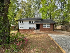 Building Photo - $2,195/month | 4 Bed | 2.5 Bath | 2,046 Sq Ft