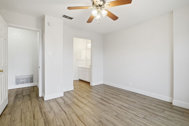 Building Photo - Modern Living Near UTSA/USAA: Quiet Cul-de-Sac with BONUS Space
