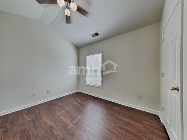 Building Photo - 4544 Fairport Ct